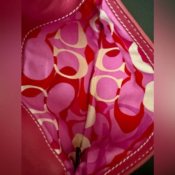 Coach Cream Wristlet with Pink Flower Accent vintage - Picture 3 of 5